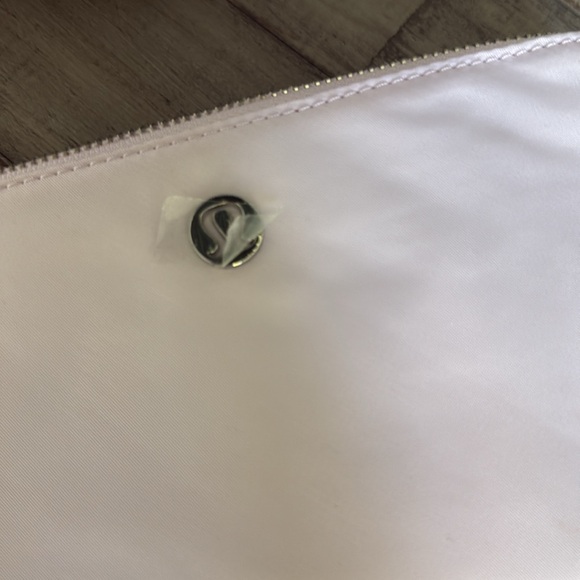 ✨Free With Purchase✨Lululemon Curved Wristlet - Picture 5 of 5